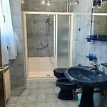 Da George Casa de Férias *
